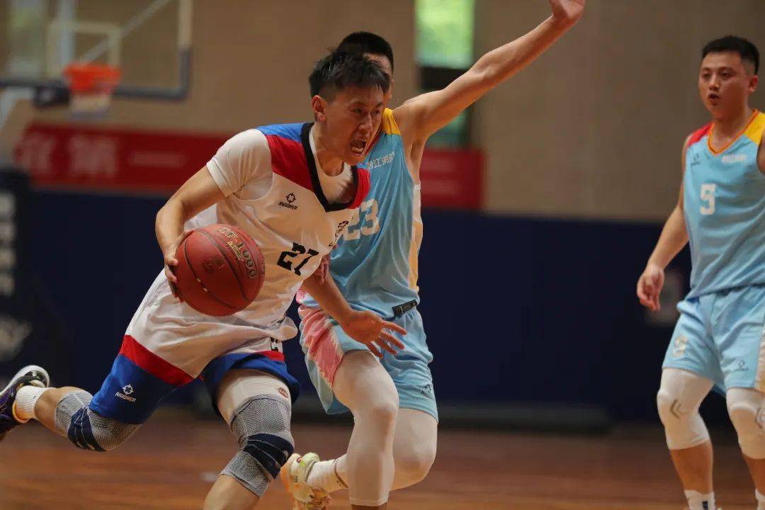 加拿大队员奋勇争先成功晋级下一轮
