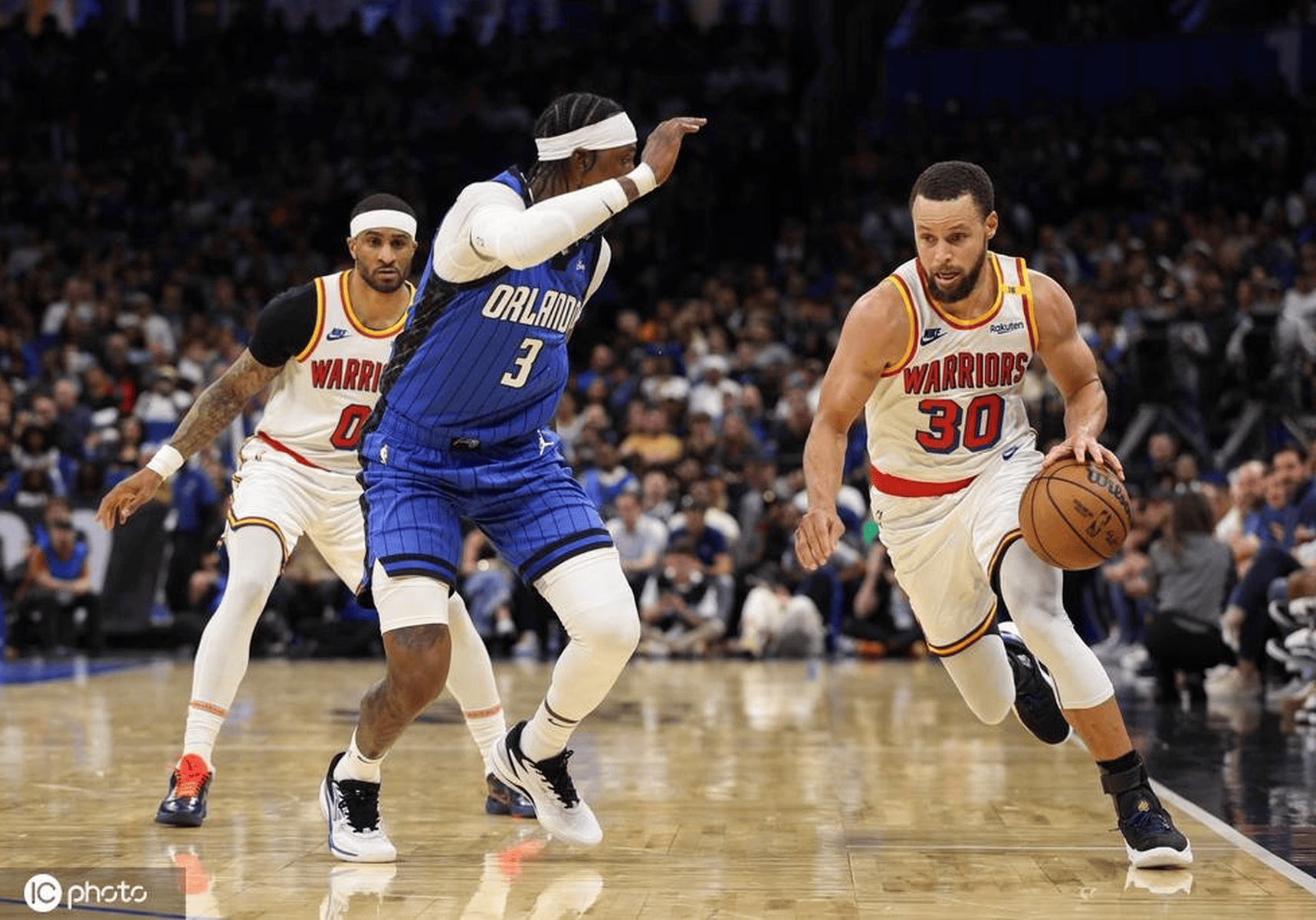 勇士大胜活塞,狂飙26分 勇士大胜活塞,狂飙26分