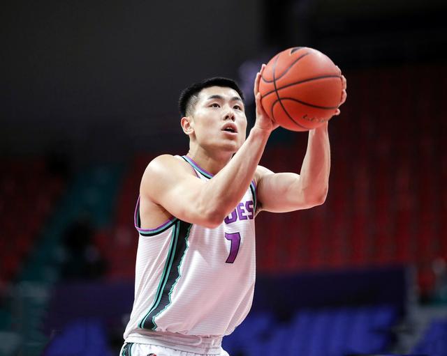 广东队横扫76人,陶汉林状态火热 广东队横扫76人,陶汉林状态火热