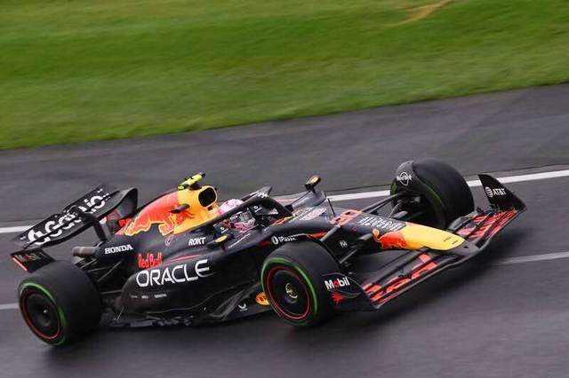 开云体育官网-红牛车队险胜红牛二队，拉塞尔点燃赛场