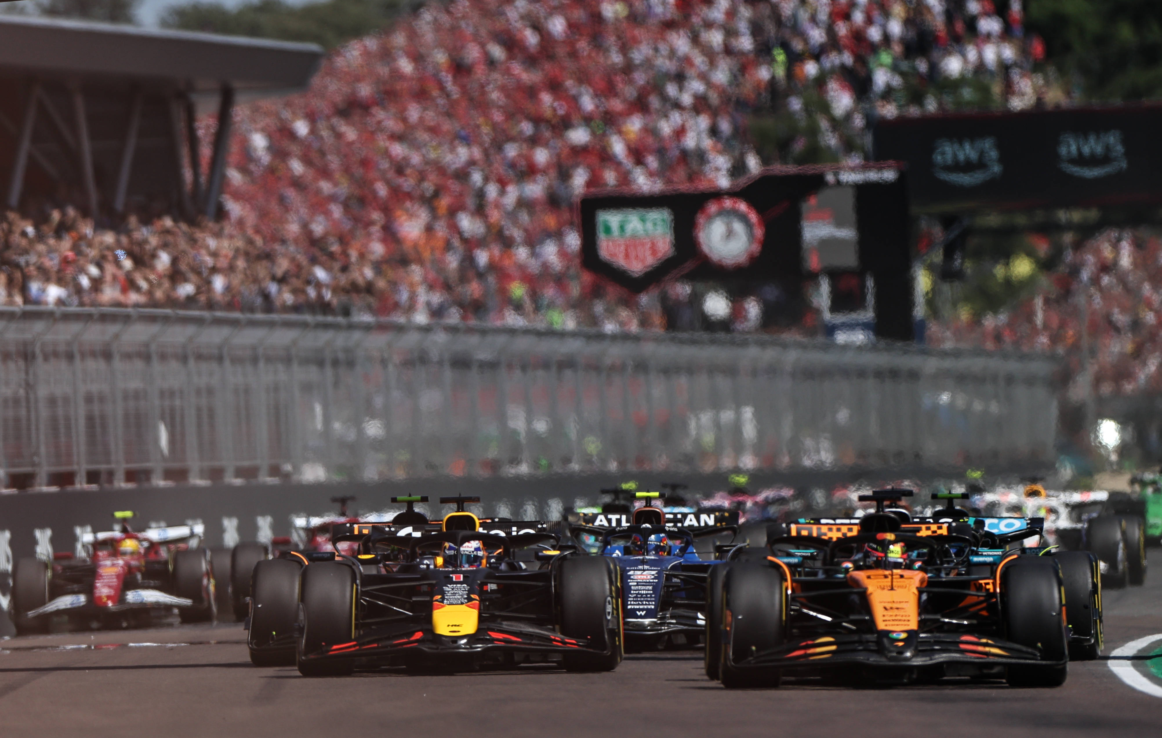 梅赛德斯轻取威廉姆斯，维斯塔潘扛起全队