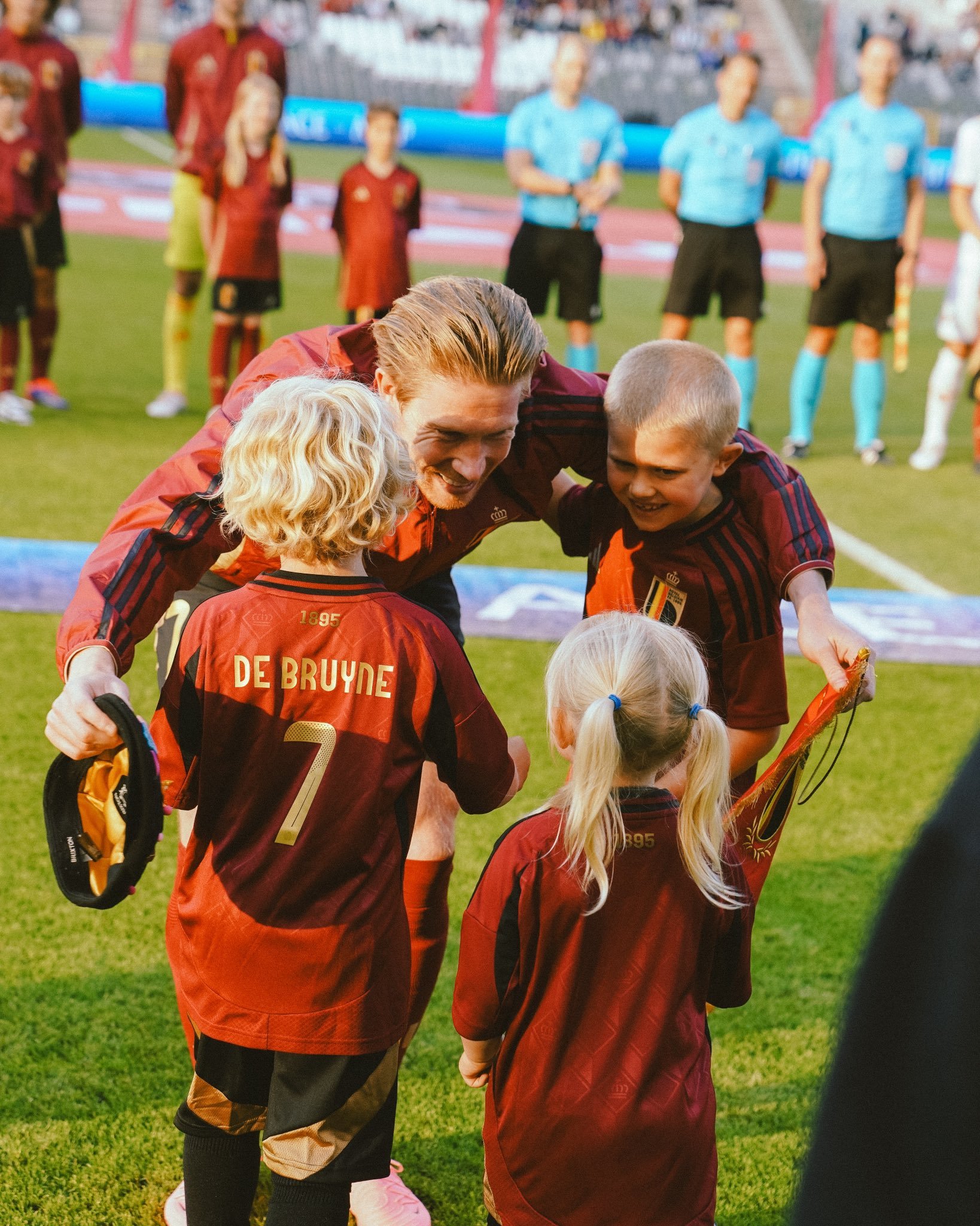 丹麦横扫曼联，德布劳内扛起全队