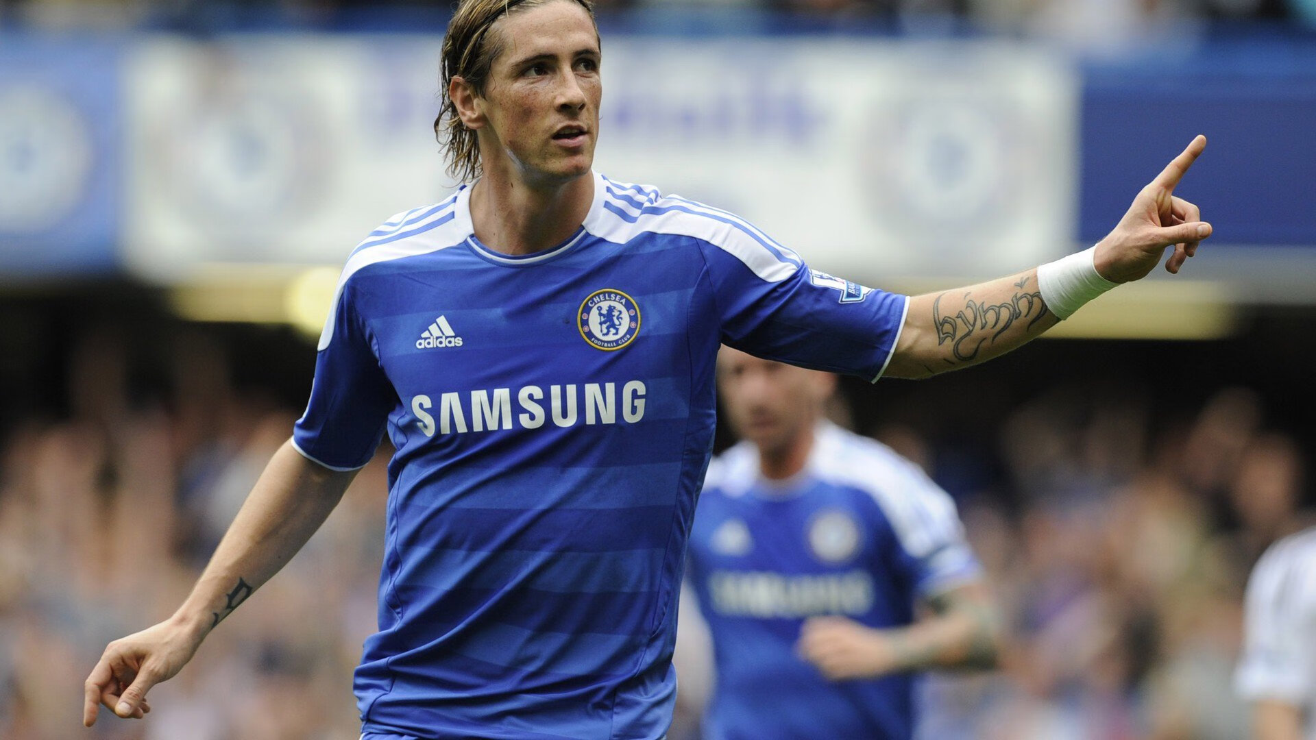 鹰群振翅逆风时刻，孤羽翱翔，小贾伦·杰克逊的火焰审判