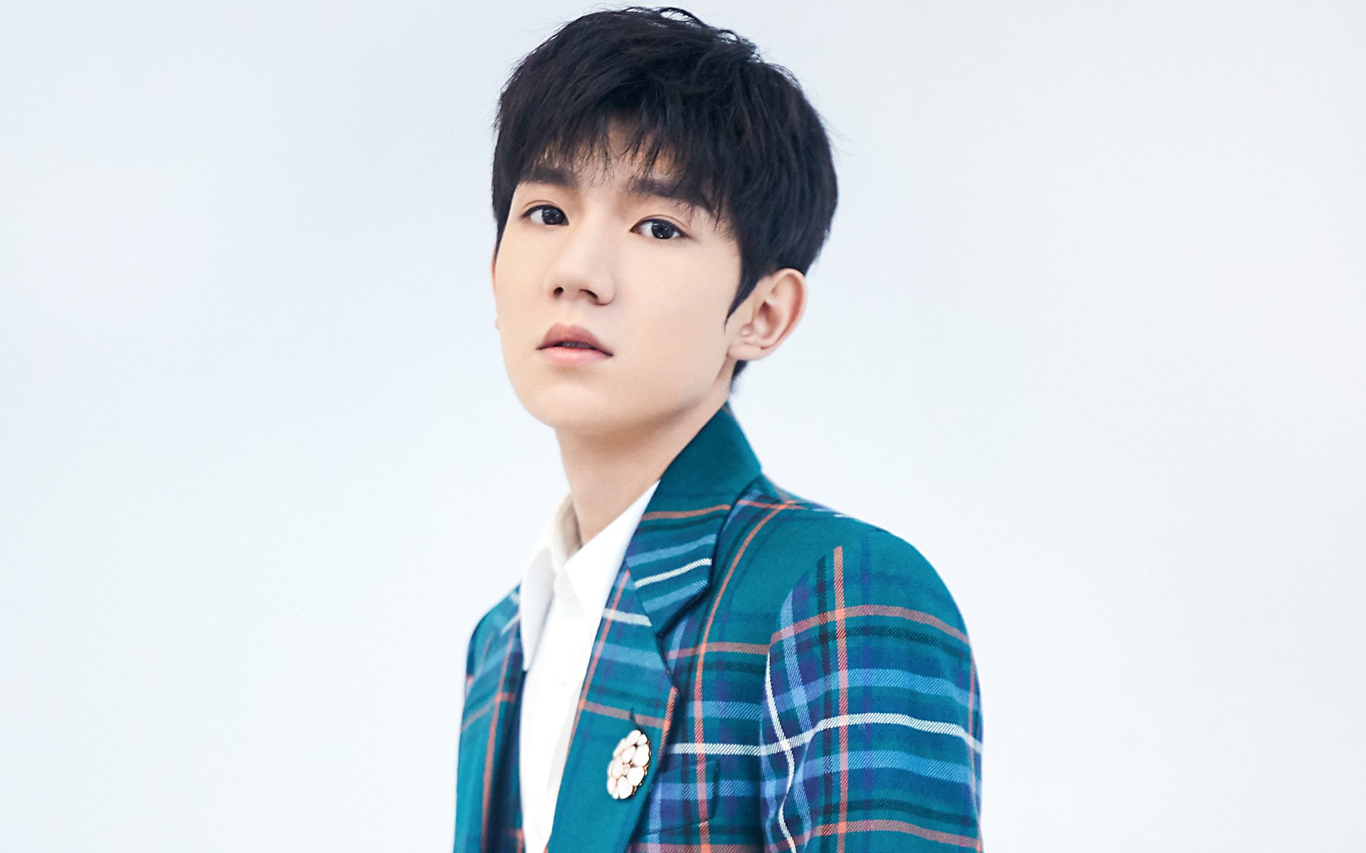 狼群咆哮破坚盾，新星璀璨定乾坤，团队坚韧与天赋主宰的胜利启示录