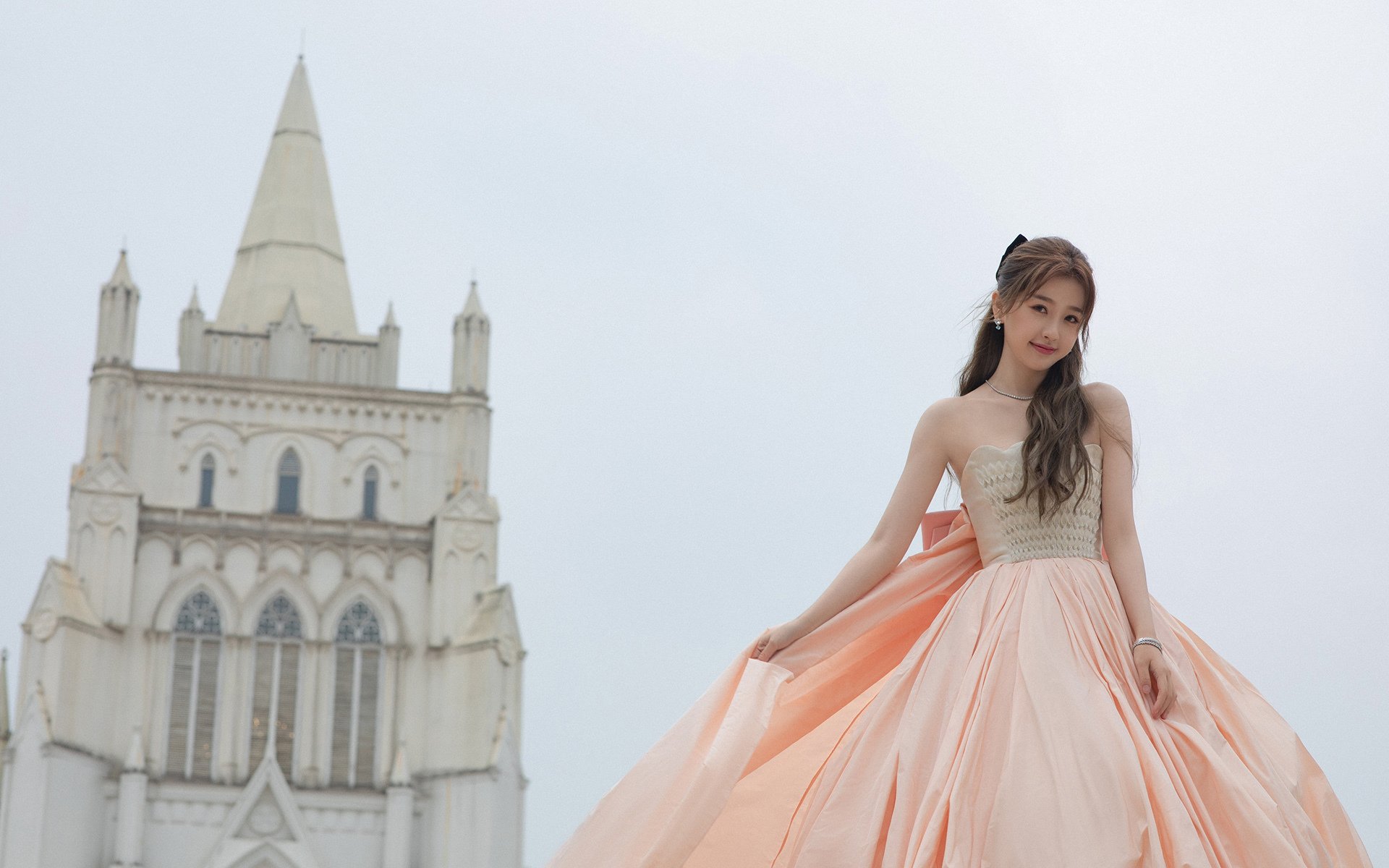 巨兽缠斗之夜，一道幽灵撕裂天际，迪巴拉，于无声处听惊雷