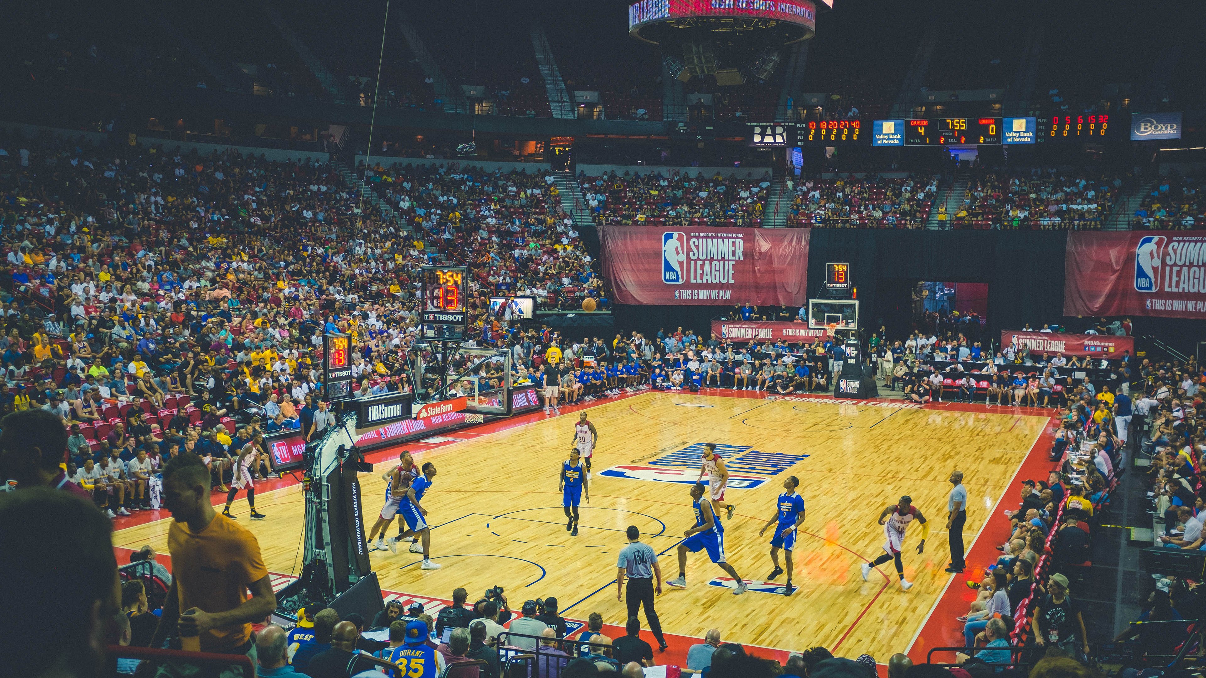 太阳带走浙江队，浓眉生死战接管西决—篮球世界的交错光芒