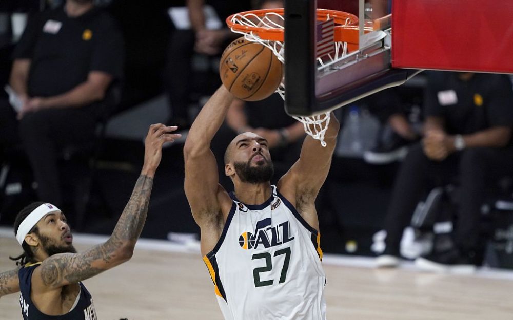 戈贝尔舞台越大越强，国王关键战突围广东队