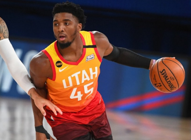 开云体育平台APP-爵士击溃辽宁队,利拉德在年度焦点之战接管比赛